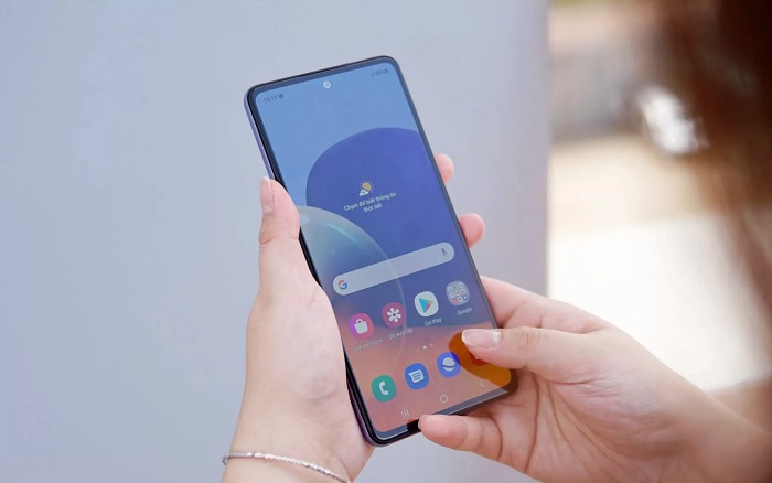 Galaxy A72 sử dụng ngoài trời rất tốt