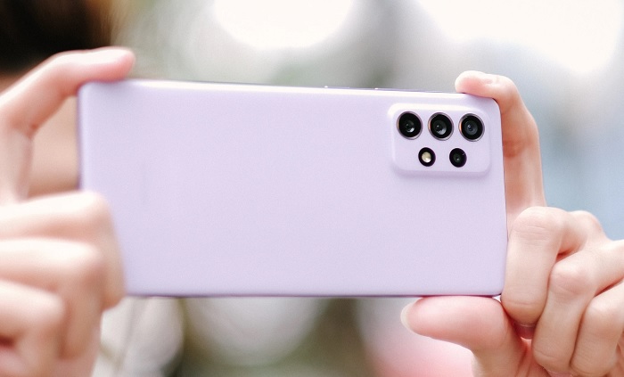 Điểm đặc biệt nhất trong thiết kế của Galaxy A72 chính là cụm camera