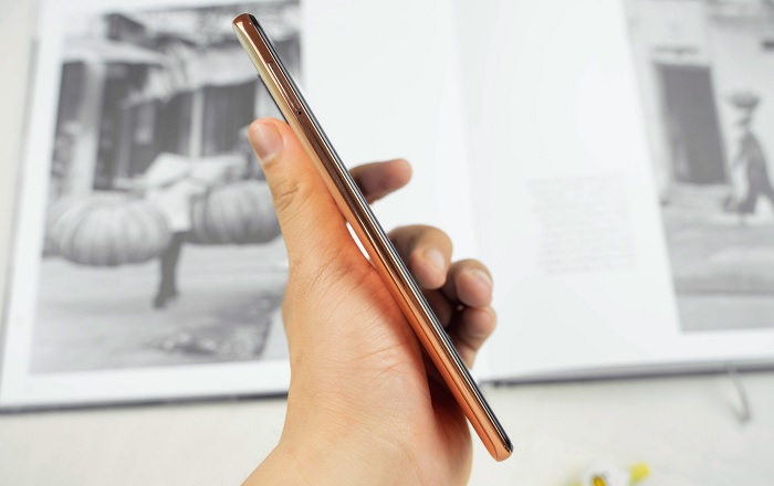 Cạnh trái của Redmi Note 10 Pro Mi Fan Festival