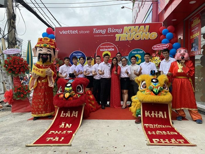 Mừng khai trương siêu thị mới Viettel Store tại TP. HCM mua smartphone giảm đến 9 triệu đồng, Phụ kiện chính hãng giá chỉ từ 9k