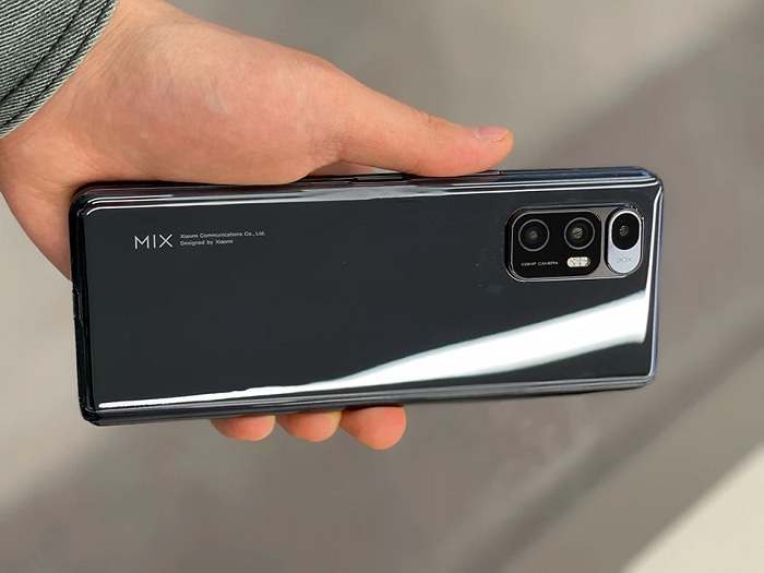 Hệ thống camera được tích hợp chip xử lý hình ảnh Surge C1 giúp cải thiện khả năng chụp