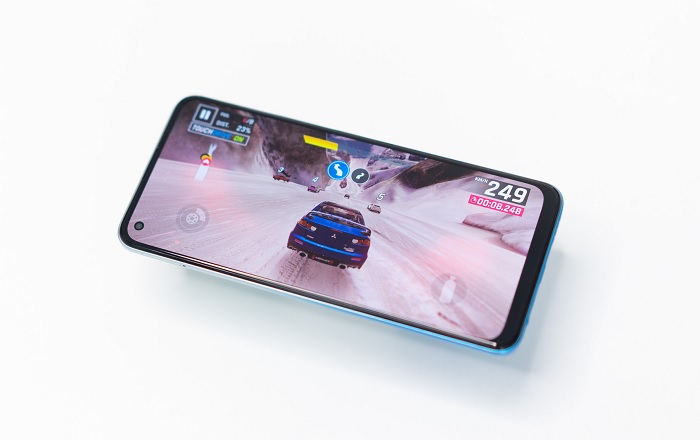 Realme 8 Pro chạy trên hệ điều hành Android 11, sử dụng giao diện Realme UI 2.0 mượt mà
