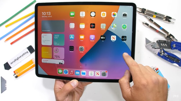 Kiểm tra độ bền iPad Pro  inch 2021: Màn hình tuyệt vời, thân máy dễ bị  bẻ cong