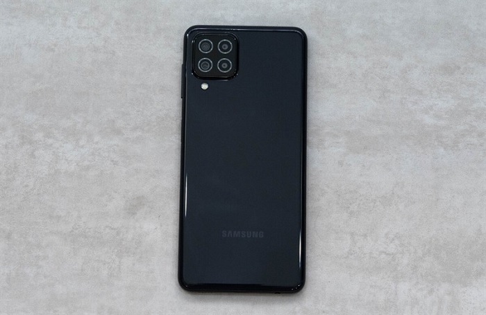 Cụm camera hình vuông là điểm nhấn trên Galaxy A22