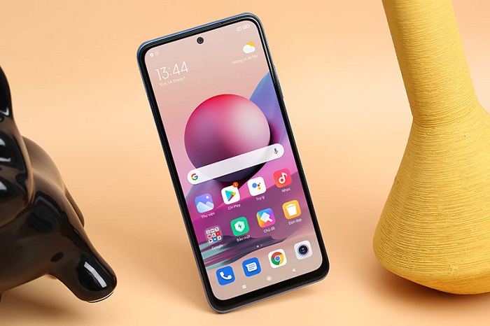 Màn hình Redmi Note 10 Pro được bảo vệ kính cường lực cao cấp hơn Redmi Note 10S