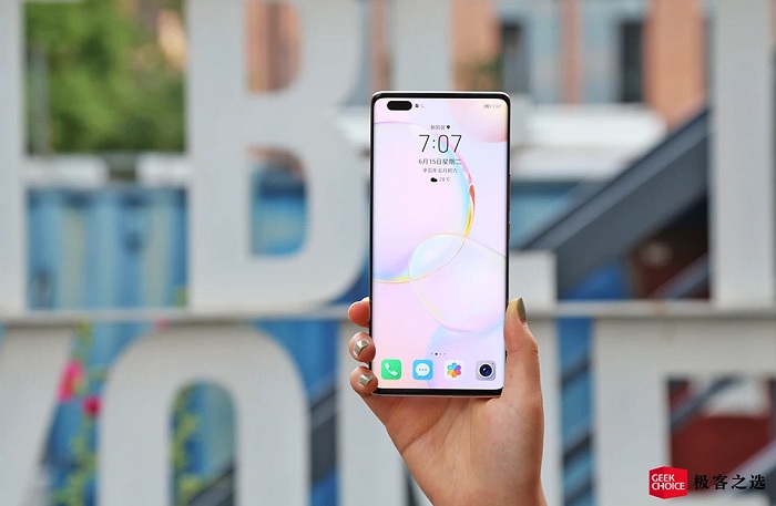 Honor 50 Pro sở hữu màn hình cong 72 độ