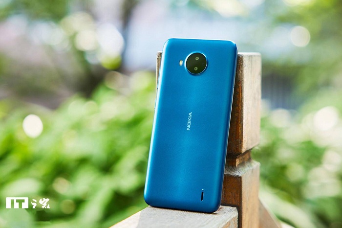 Nokia C20 Plus được trang bị viên pin 4.950 mAh, hỗ trợ sạc 10W cho thời gian sử dụng lên đến 2 ngày
