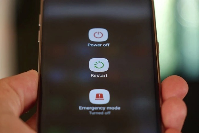 Khởi động lại smartphone Samsung