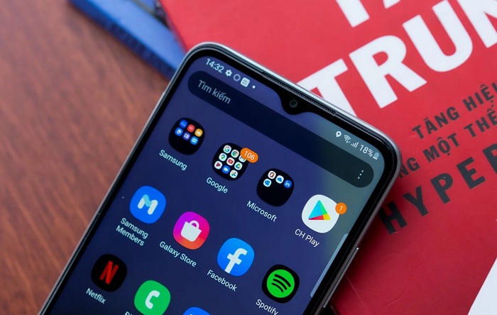Camera selfie được đặt trong phần notch hình giọt nước