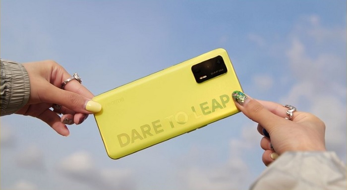 Realme Q3 Pro sở hữu thiết kế thời thượng với hiệu ứng phản quang 3D độc đáo