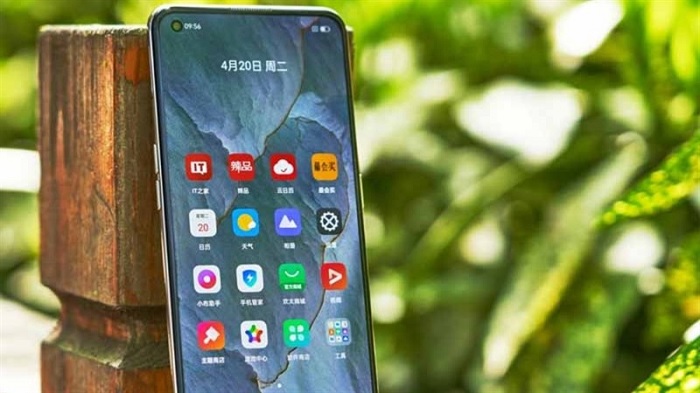 Màn hình rộng lớn, tấm nền Samsung AMOLED, tốc độ làm tươi cao tới 120 Hz và tốc độ lấy mẫu cảm ứng siêu cao 360Hz