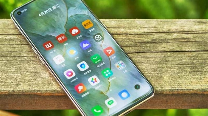 Realme Q3 Pro còn được trang bị hệ thống loa kép và công nghệ phản hồi xúc giác