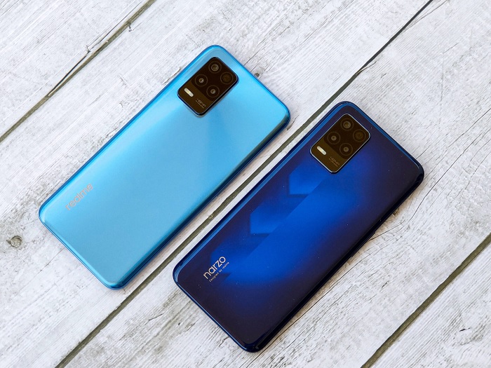 Realme 8 5G bên trái và Narzo 30 5G bên phải