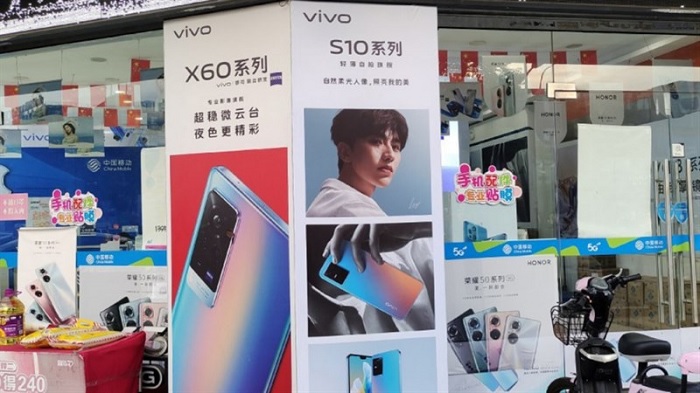 Poster quảng cáo điện thoại Vivo S10 và X60 xuất hiện tại Trung Quốc