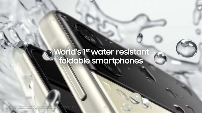 Samsung còn trang bị công nghệ kháng nước đạt chuẩn IPX8 trên Z Fold3 5G