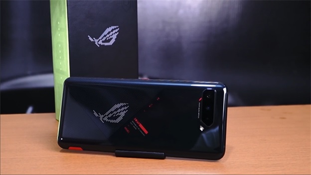 Bộ làm mát là một trong những lí do giúp máy nằm trong hàng top smartphone gaming