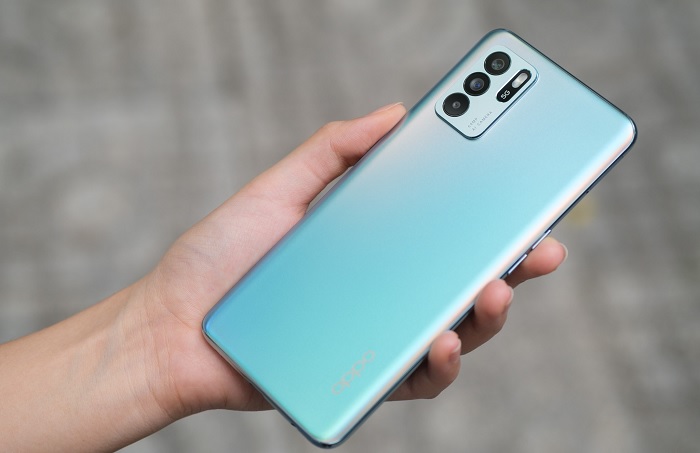 Reno6 Z 5G vẫn sở hữu thiết kế bo tròn thì Reno6 5G đã được thay đổi với thiết kế vuông vức, mới lạ