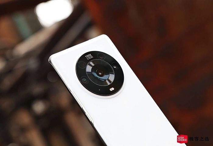Mặt lưng của Honor Magic 3 Pro nổi bật với hệ thống camera hình tròn đa tầng