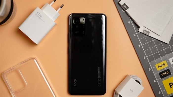 POCO X3 GT và các phụ kiện đi kèm