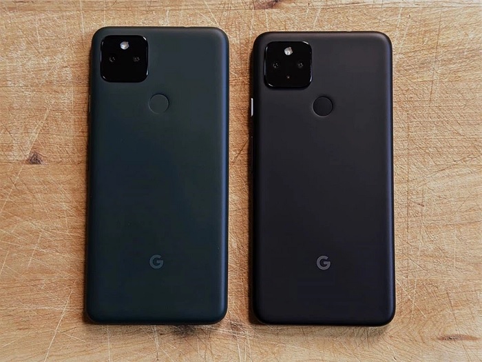 Pixel 5a 5G bên trái và Pixel 4a 5G bên phải chỉ khác nhau về kích thước