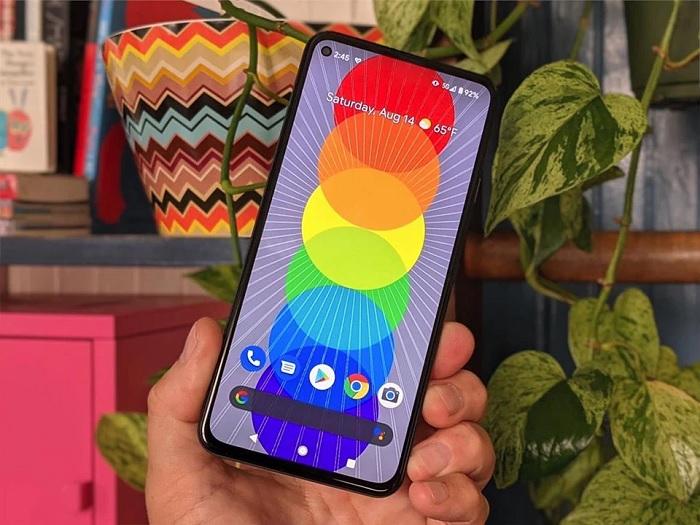 Pixel 5a 5G chạy hệ điều hành Android 11