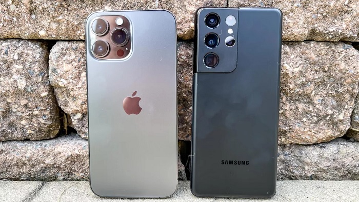 Mặt lưng của Galaxy S21 Ultra lộ vân tay nhiều hơn iPhone 13 Pro Max