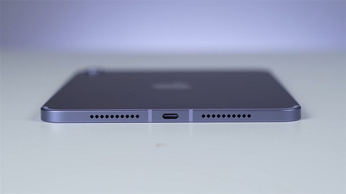 Cạnh dưới của iPad mini 6 là cổng USB-C thay cho Lighting