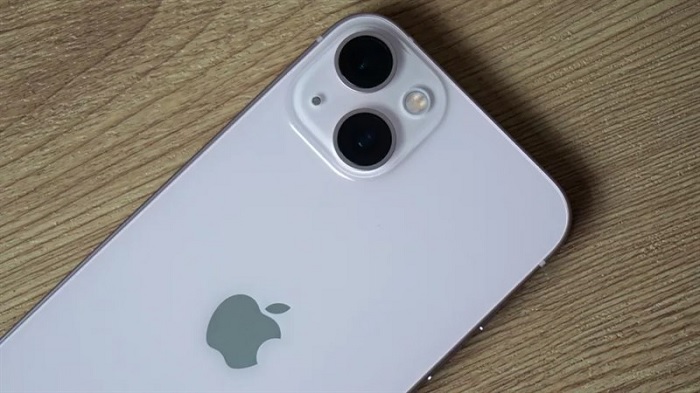 Cụm camera là điểm nhận diện sự khác biệt giữa iPhone 13 và iPhone 12