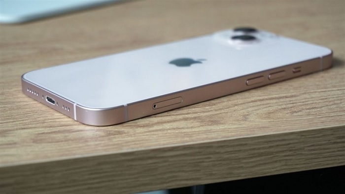iPhone 13 sử dụng khung viền nhôm và mặt lưng kính