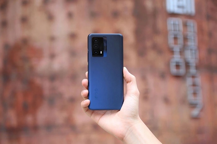 Mặt lưng của iQOO Z5 đẹp xuất sắc