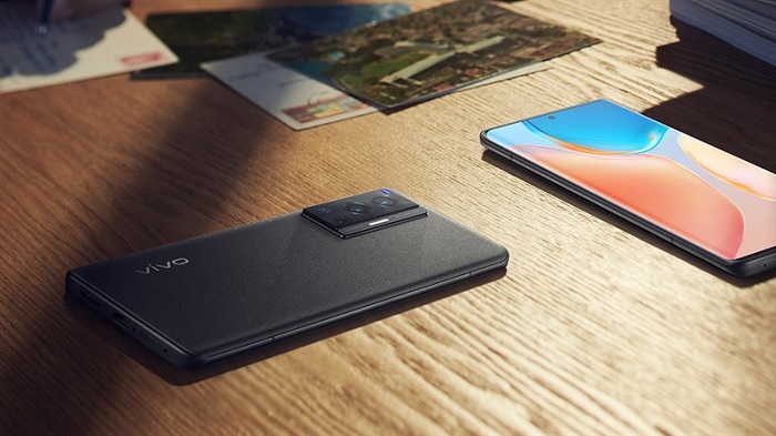 X70 Pro được trang bị màn hình AMOLED độ phân giải cao
