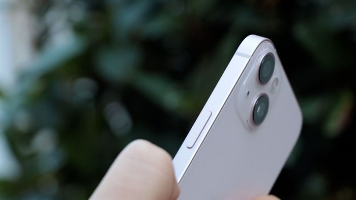 iPhone 13 sử dụng công nghệ Sensor Shift OIS