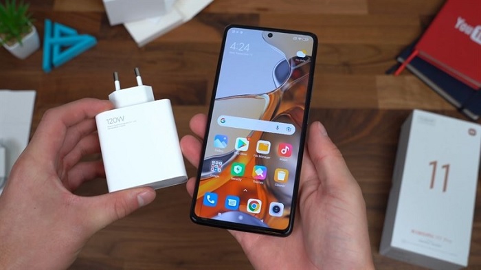 Xiaomi 11T Pro 5G đi kèm củ sạc nhanh 120W trong hộp