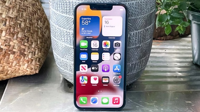 Màn hình iPhone 13 mini vượt trội hơn hẳn iPhone SE 2020