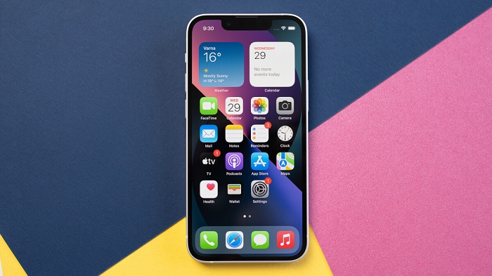 iPhone 13 mini cho hiệu năng mạnh mẽ hơn so với iPhone SE 2020