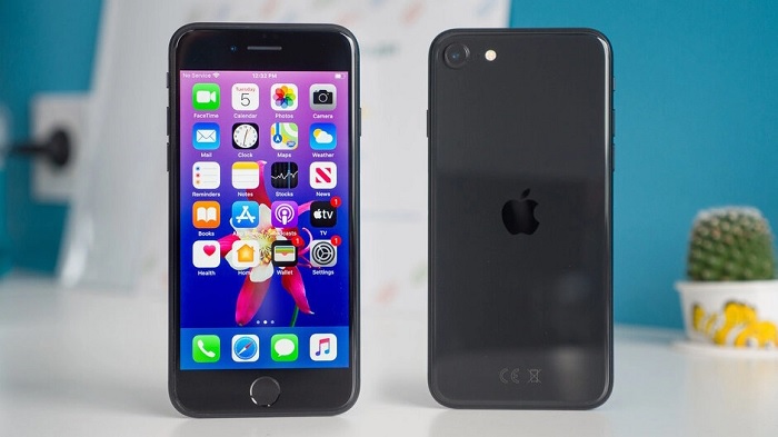 iPhone SE 2020 đi kèm pin dung lượng thấp hơn iPhone 13 mini