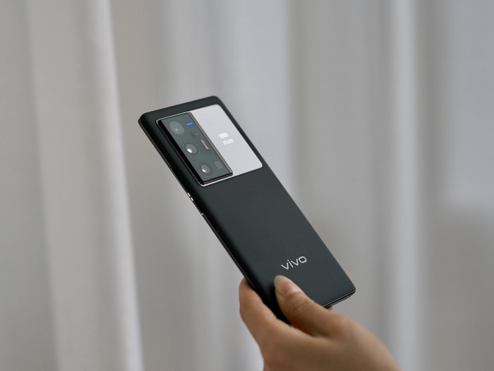 Vivo X70 Pro+ sở hữu hệ thống camera có phần linh hoạt hơn so với iPhone 13 Pro Max