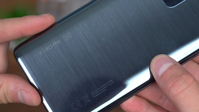 Mặt lưng Xiaomi 11T Pro 5G sử dụng họa tiết phay xước
