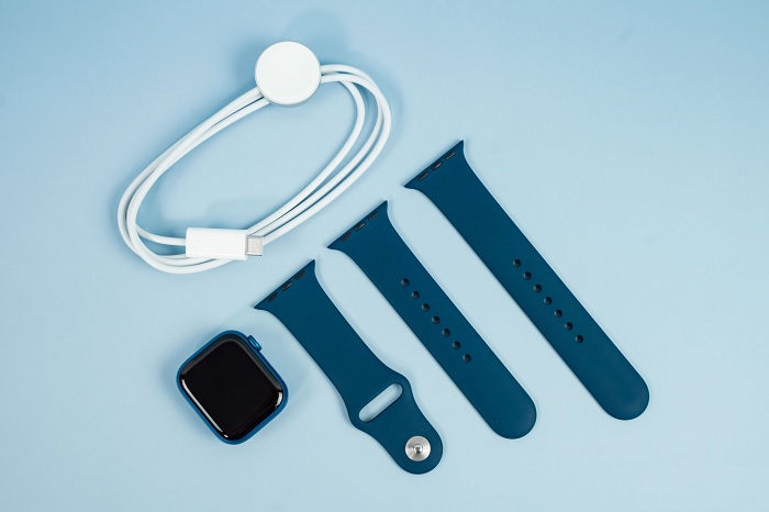 Toàn bộ các chi tiết trong hộp đựng Apple Watch Series 7