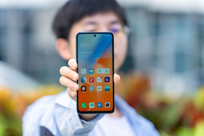 vivo T1 có màn hình đục lỗ