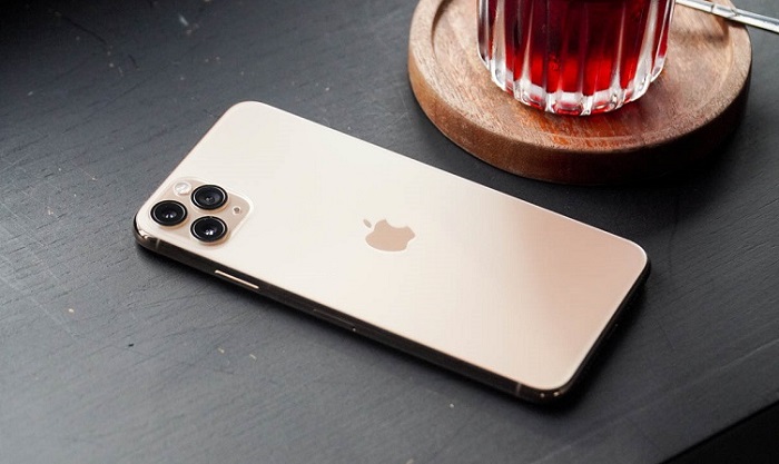 iPhone 11 Pro Max dùng vật  liệu thép ko han gỉ thực hiện khuông viền