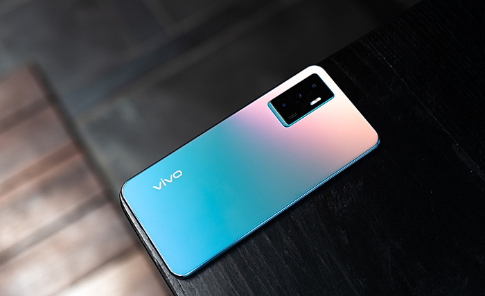 Thiết kế của Vivo V23e với khung viền được làm bằng nhựa được gia công tỉ mỉ