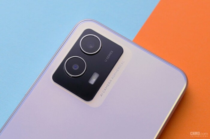 Cận cảnh camera sau