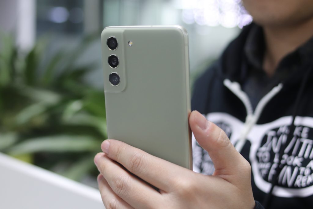Cận cảnh camera trên Galaxy S21 FE