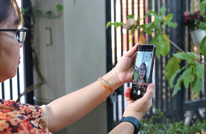 Galaxy S21 FE 5G có camera selfie 32MP, hỗ trợ các tính năng và tiện ích tối ưu ảnh chụp