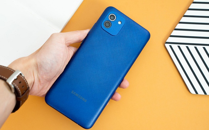Hình nền Samsung A03 là một trong những lựa chọn tuyệt vời để tô điểm cho màn hình điện thoại của bạn. Với những hình ảnh và màu sắc đa dạng, hình nền này sẽ đem đến cho bạn cảm giác thoải mái và tràn đầy năng lượng mỗi khi sử dụng điện thoại.