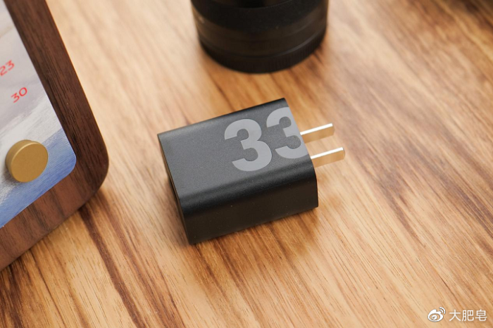 Hỗ trợ sạc nhanh 30W