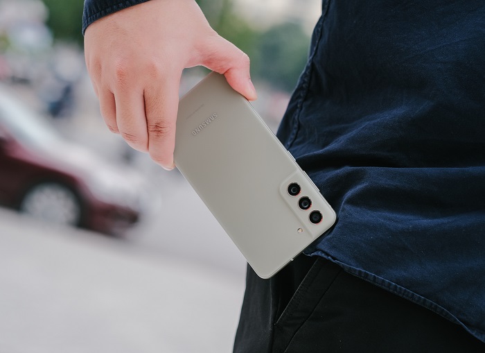 Thời lượng pin 2 máy tương đương nhau