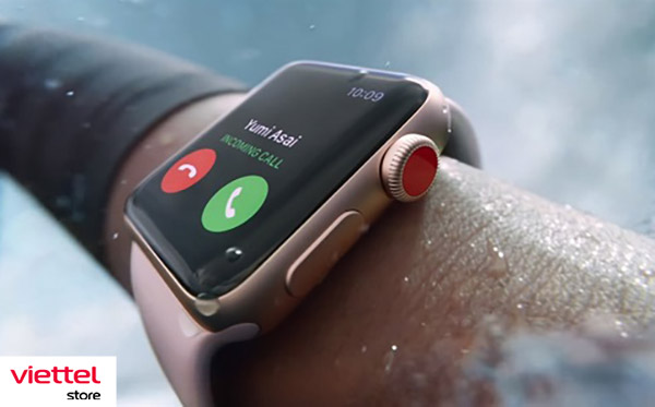 Một trong các tính năng của Apple Watch nổi bật nhất phải kể đến khả năng nhận cuộc gọi đến ngay trên đồng hồ khi chưa tìm thấy iPhone ở cạnh