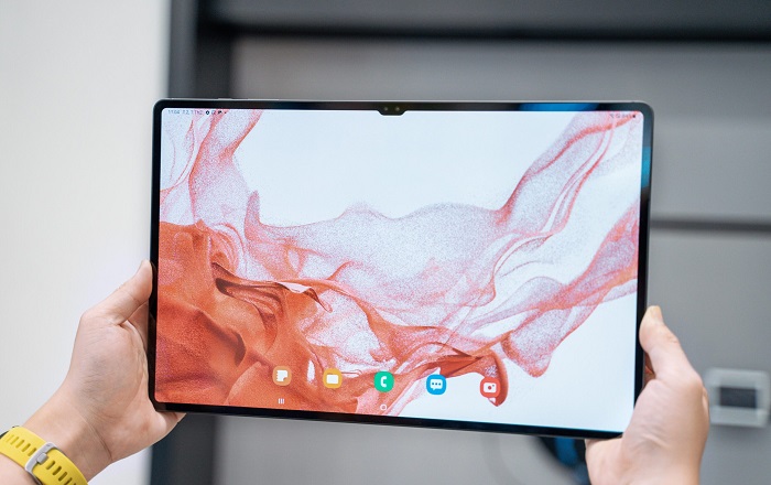 Camera trước trên tab S8 Ultra